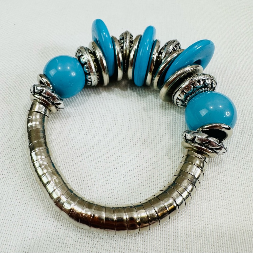 💚 SILVER TONE AQUA BLUE BEADED BOHO CHIC STRETCH BRACELET NWOT FASHION GLAM 🩵 - Picture 3 of 8